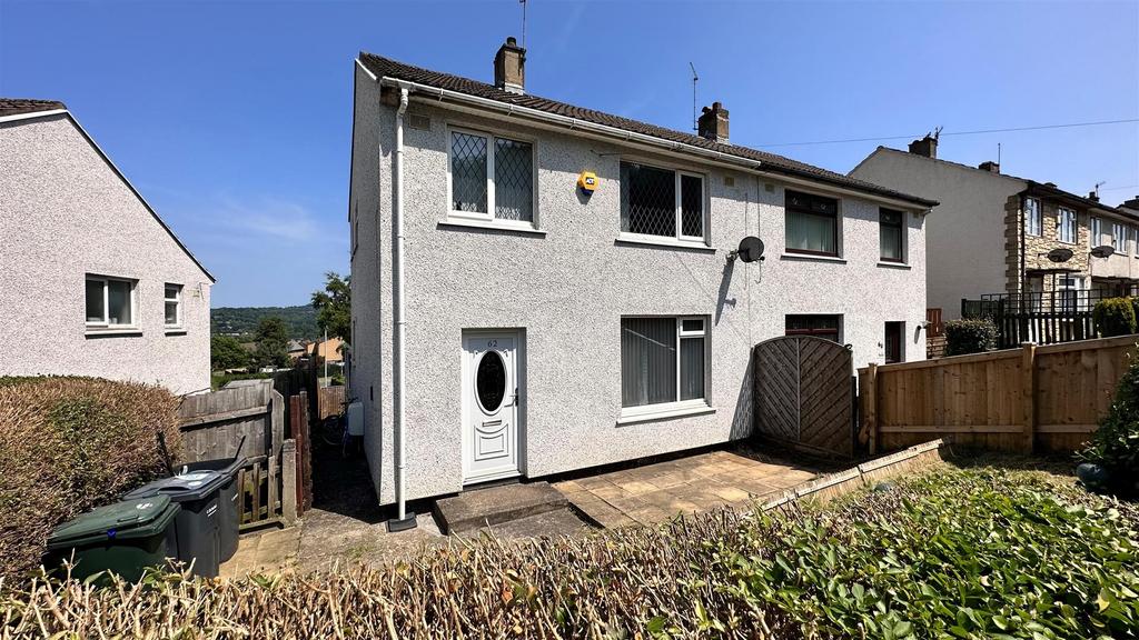 Orchard Grove, Bradford 3 bed semidetached house £850 pcm (£196 pw)