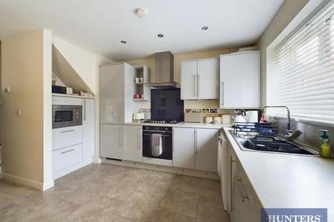 17 Malling Avenue, Eastfield, Scarborough, YO11 3FA