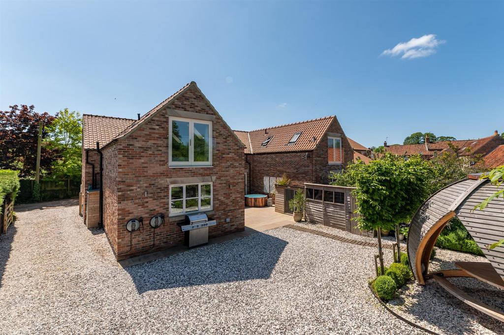 Hutton House, Railway Street, Slingsby, York, North Yorkshire, YO62 4BP
