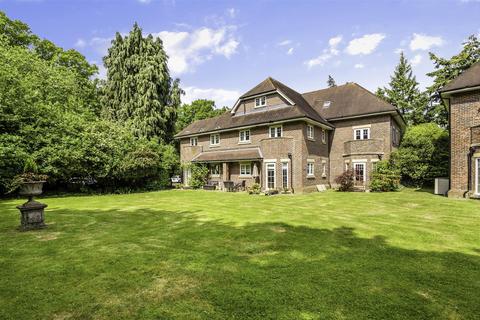 Flat 7, Kingswood Grange Babylon Lane, Lower Kingswood, Tadworth, KT20 6UY