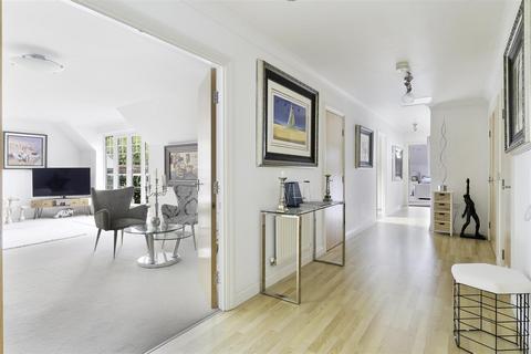 Flat 7, Kingswood Grange Babylon Lane, Lower Kingswood, Tadworth, KT20 6UY