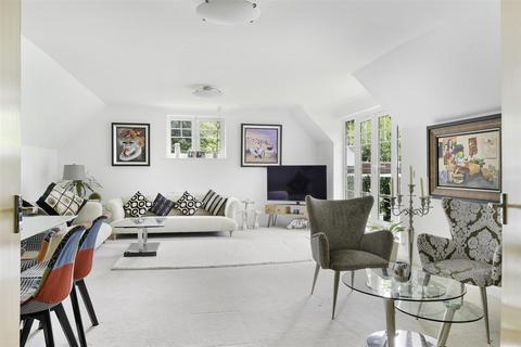 Flat 7, Kingswood Grange Babylon Lane, Lower Kingswood, Tadworth, KT20 6UY