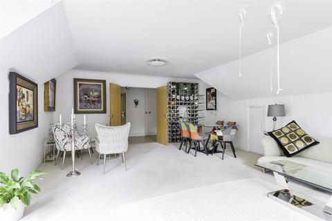 Flat 7, Kingswood Grange Babylon Lane, Lower Kingswood, Tadworth, KT20 6UY