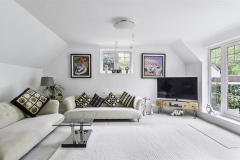 Flat 7, Kingswood Grange Babylon Lane, Lower Kingswood, Tadworth, KT20 6UY