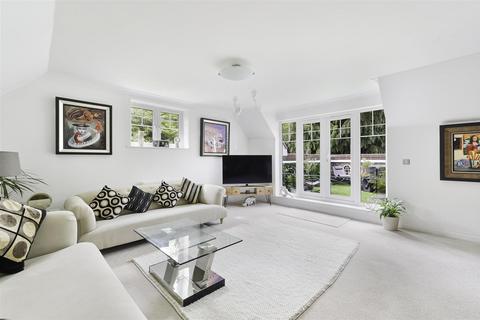 Flat 7, Kingswood Grange Babylon Lane, Lower Kingswood, Tadworth, KT20 6UY