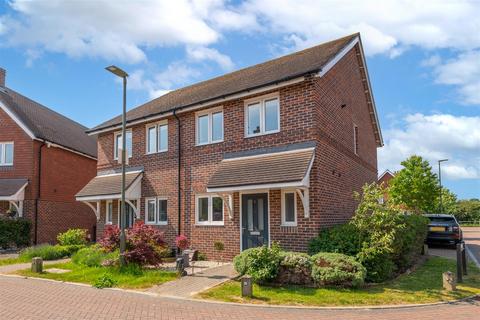 2 bedroom semi-detached house for sale - White Close, Horley