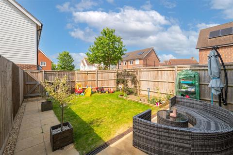2 bedroom semi-detached house for sale - White Close, Horley