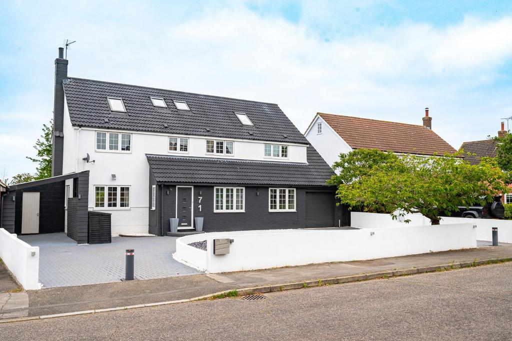 Godfrey Way, Dunmow 6 bed detached house for sale £850,000