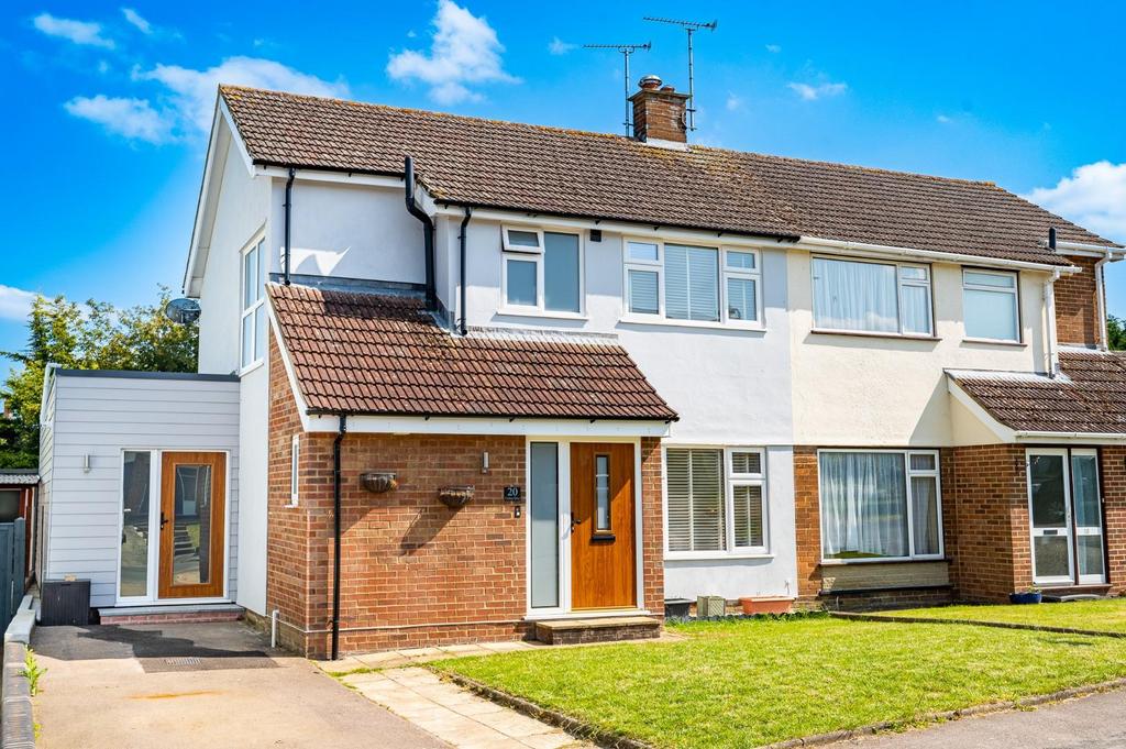 Chelmer Drive, Dunmow 3 bed semidetached house for sale £475,000