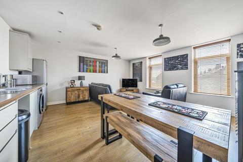 354 Broadway, Horsforth, Leeds, LS18 4RE
