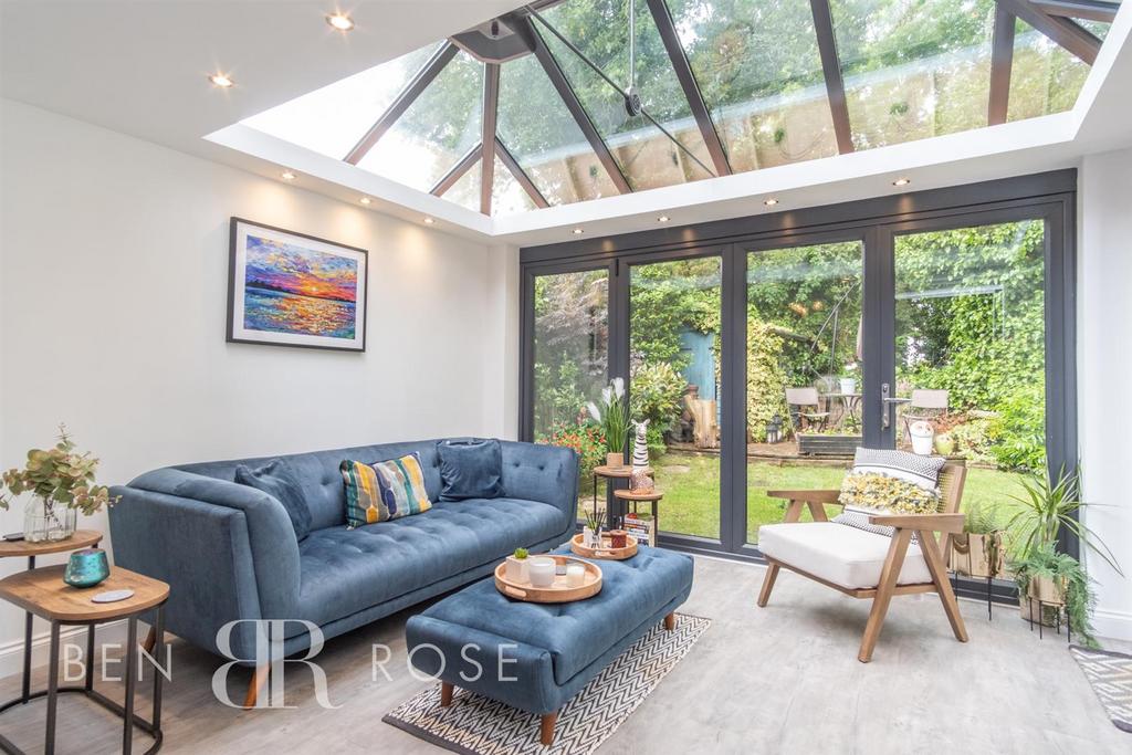 Pintail Close, Leyland 3 bed detached house for sale £280,000