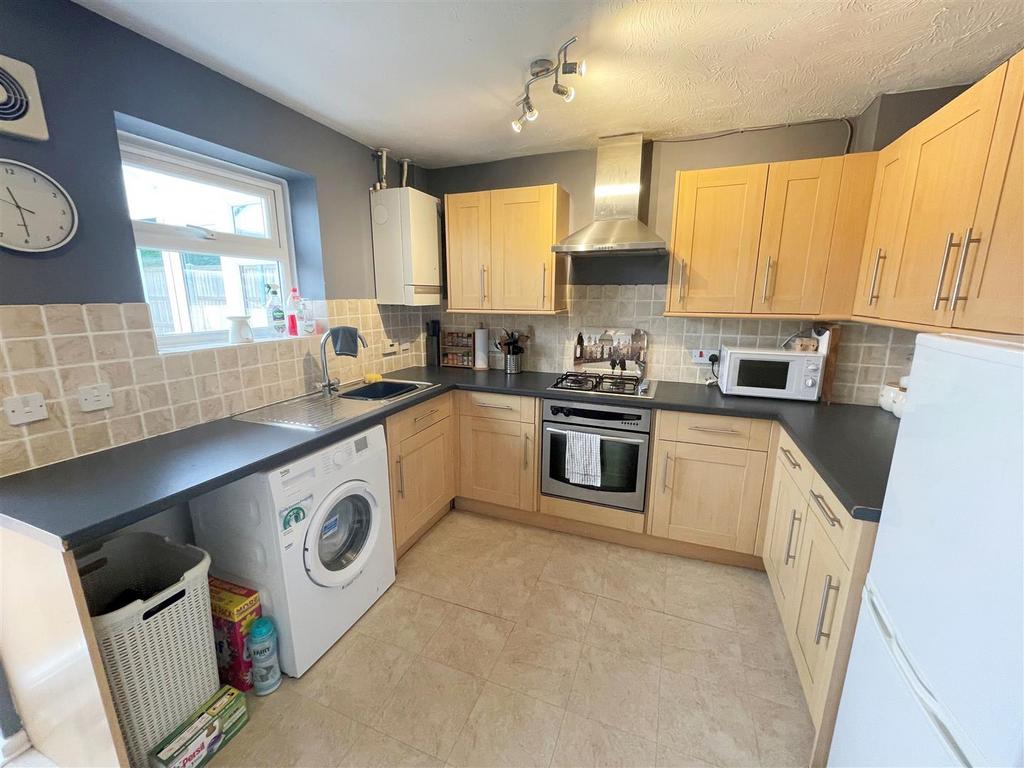 Porthcawl Green, Tattenhoe, Milton Keynes 2 bed end of terrace house