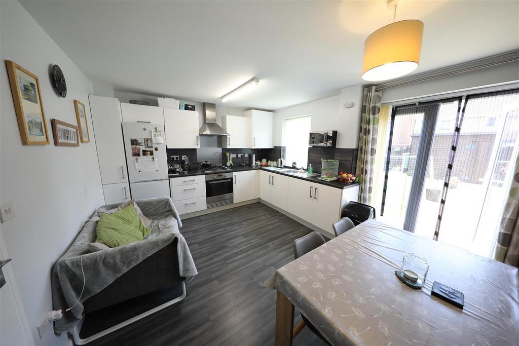 Providence Crescent, Hull 3 bed semidetached house for sale £185,000