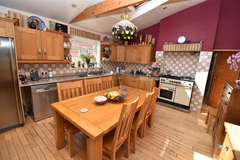 4 bedroom end of terrace house for sale, Sladefield Road, Birmingham