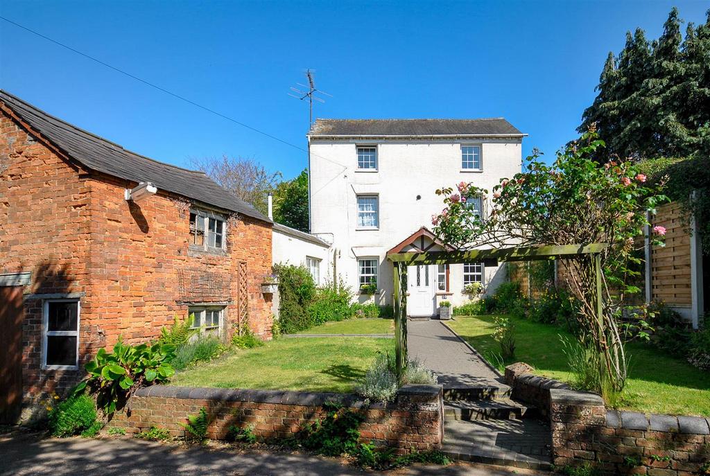 Church Street, Nether Heyford, Northampton 3 bed detached house for
