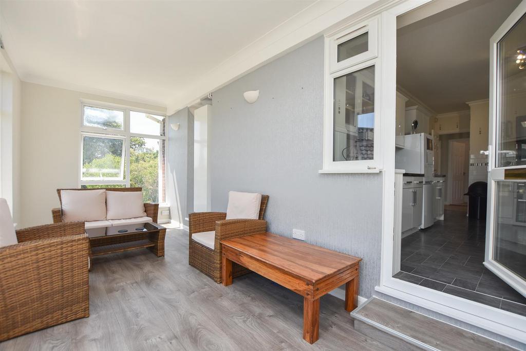 Sun room/kitchen