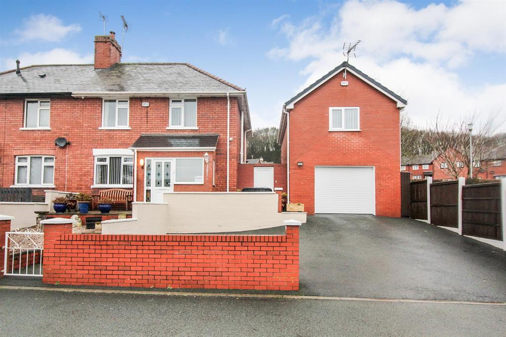 Watts Drive, Oswestry 3 bed semidetached house for sale £275,000