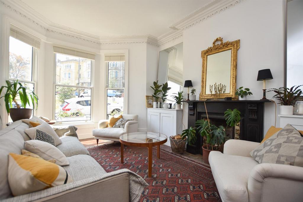 Cornwallis Gardens, Hastings 2 bed flat for sale £220,000
