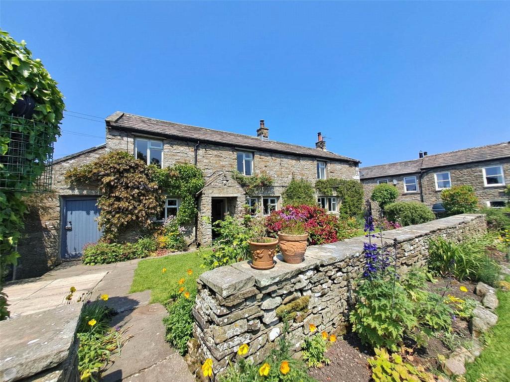 Carlton, Leyburn, North Yorkshire, DL8 3 bed detached house £1,000