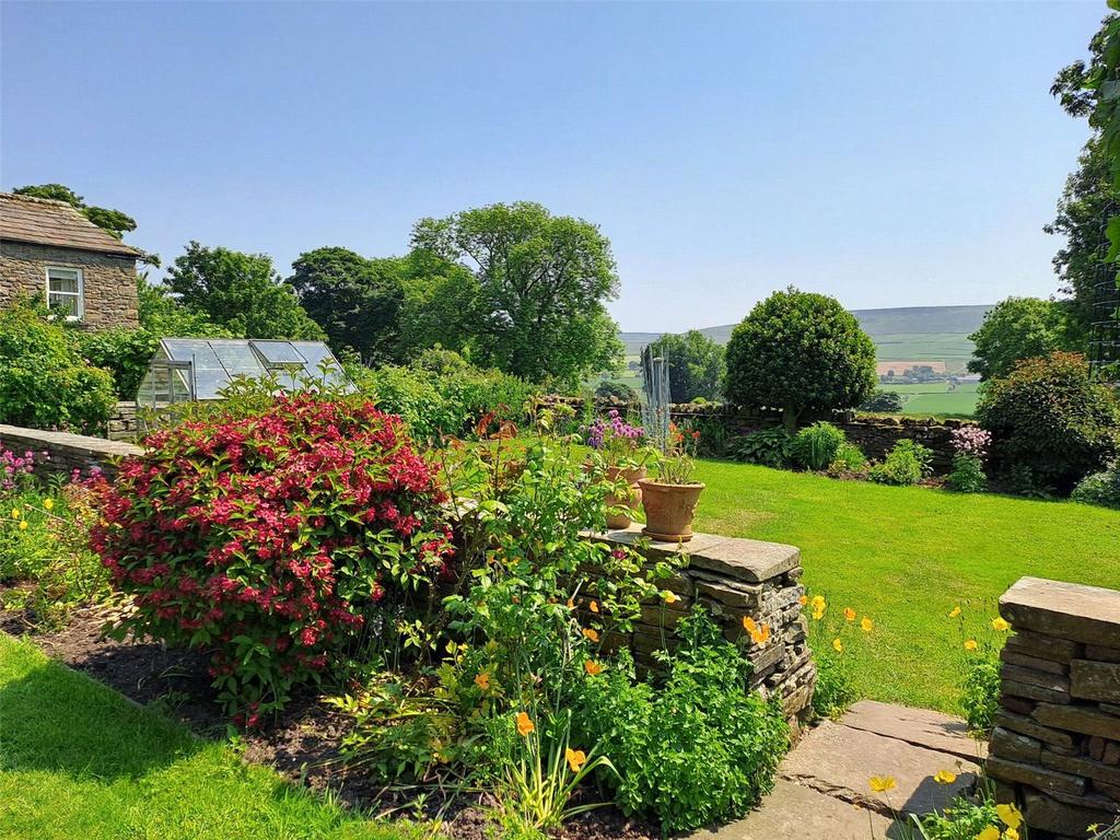 Carlton, Leyburn, North Yorkshire, DL8 3 bed detached house £1,000