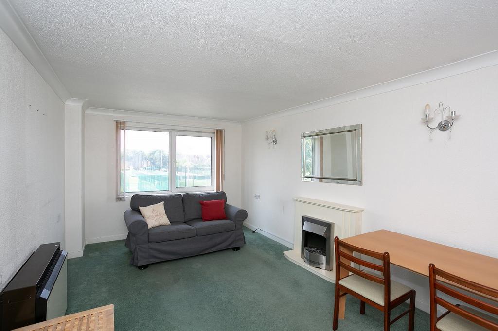 Cassio Road, Watford, Hertfordshire, WD18 1 bed apartment for sale £