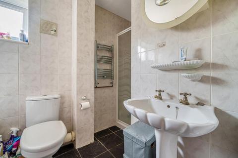24 Denbigh Road, Thame, OX9 3TL