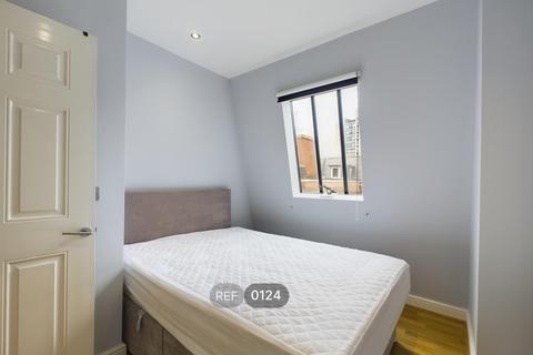 2 bedroom apartment to rent, The Dock House, Dock Street, HU1