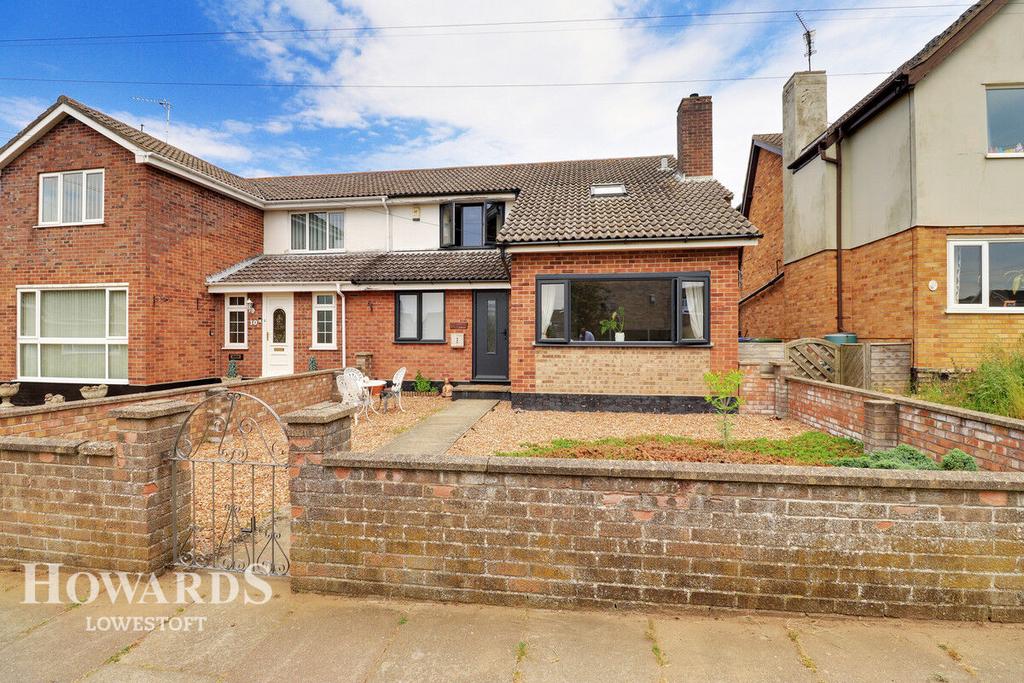 Kestrel Green, Lowestoft 4 bed semidetached house for sale £210,000