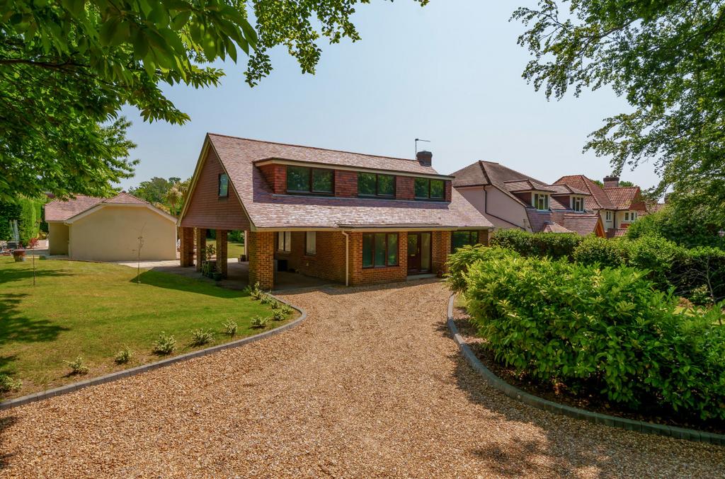 Hursley Road, Chandler's Ford, Eastleigh, Hampshire, SO53 4 bed