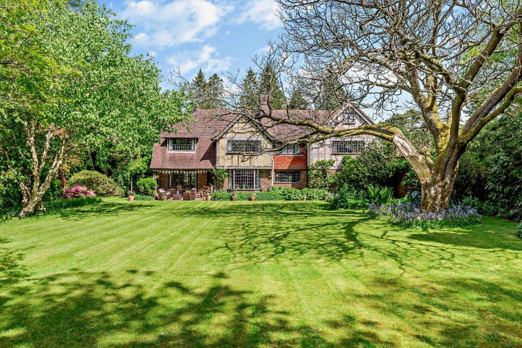 Mead Road, Hindhead, Surrey 6 bed detached house for sale £2,145,000