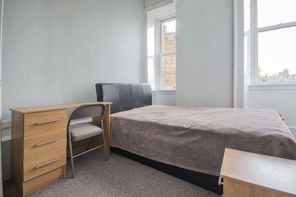 0675L West Preston Street, Edinburgh, EH8 9PZ 8 bed flat share £725