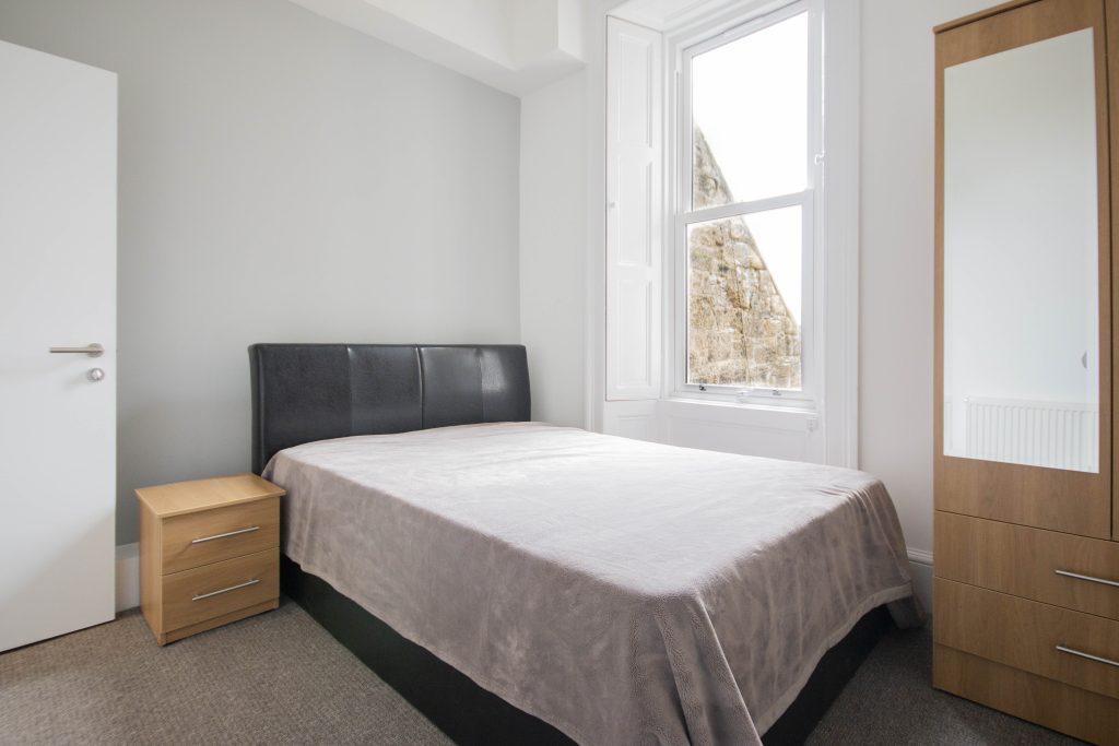 0675L West Preston Street, Edinburgh, EH8 9PZ 8 bed flat share £775