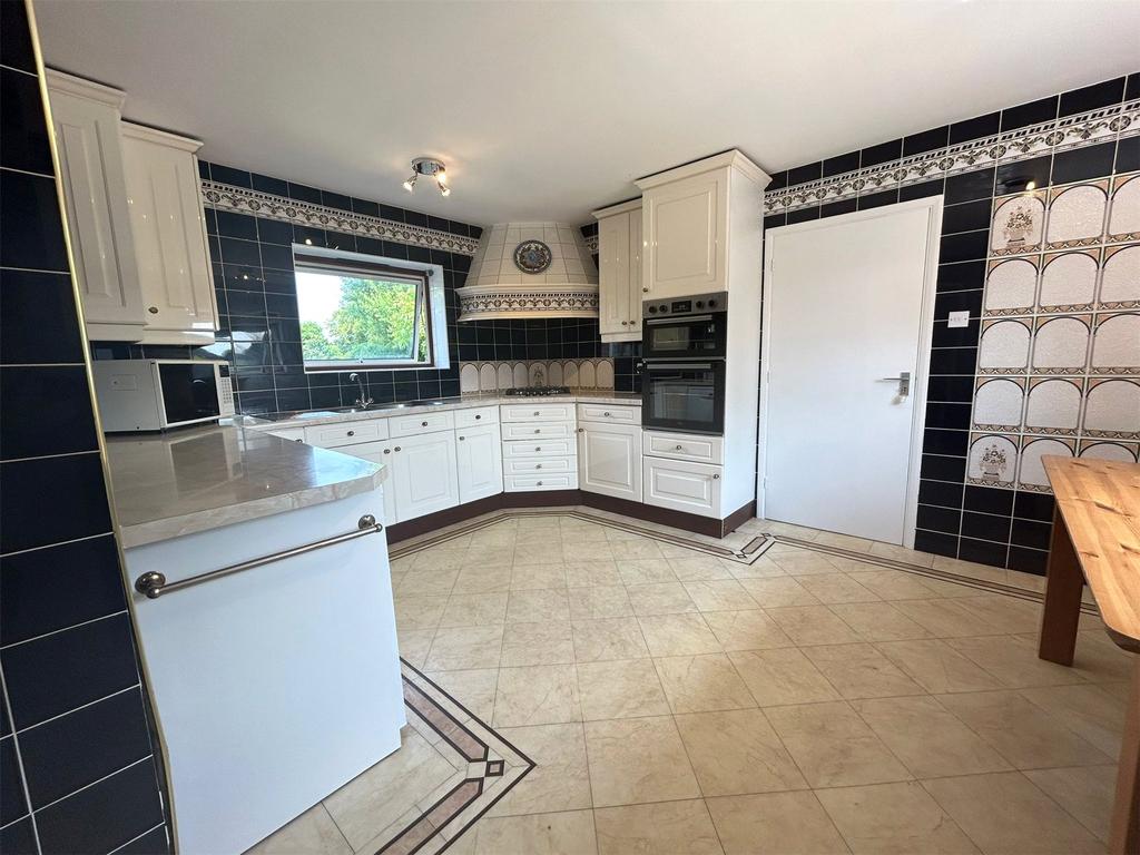 Hatchet Lane, Winkfield, Windsor... 4 bed detached house £3,500 pcm