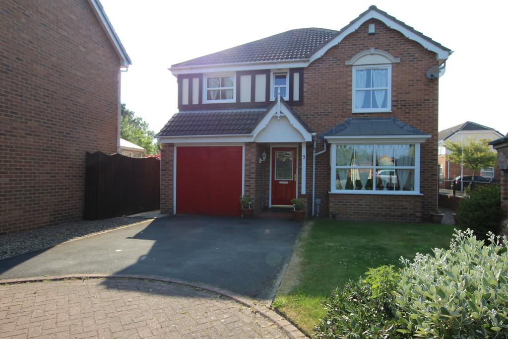 Flossmore Way, Gildersome, LS27 4 bed detached house for sale £400,000