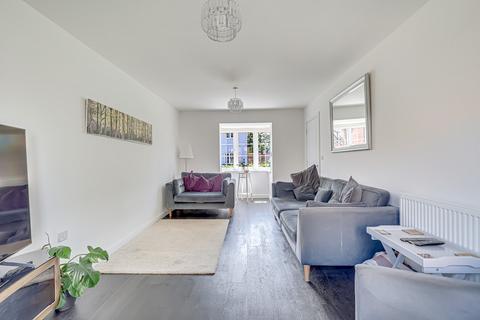 16 Charles Crescent, Rochford, SS4 1FN