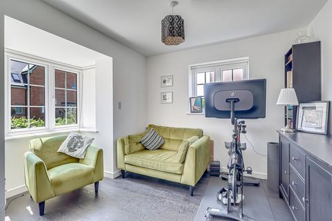 16 Charles Crescent, Rochford, SS4 1FN