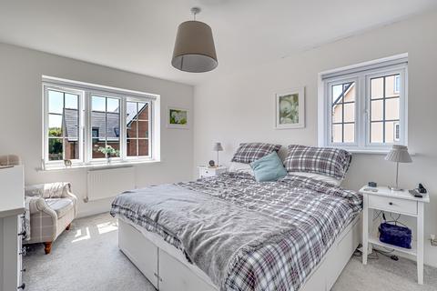 16 Charles Crescent, Rochford, SS4 1FN
