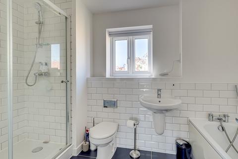 16 Charles Crescent, Rochford, SS4 1FN