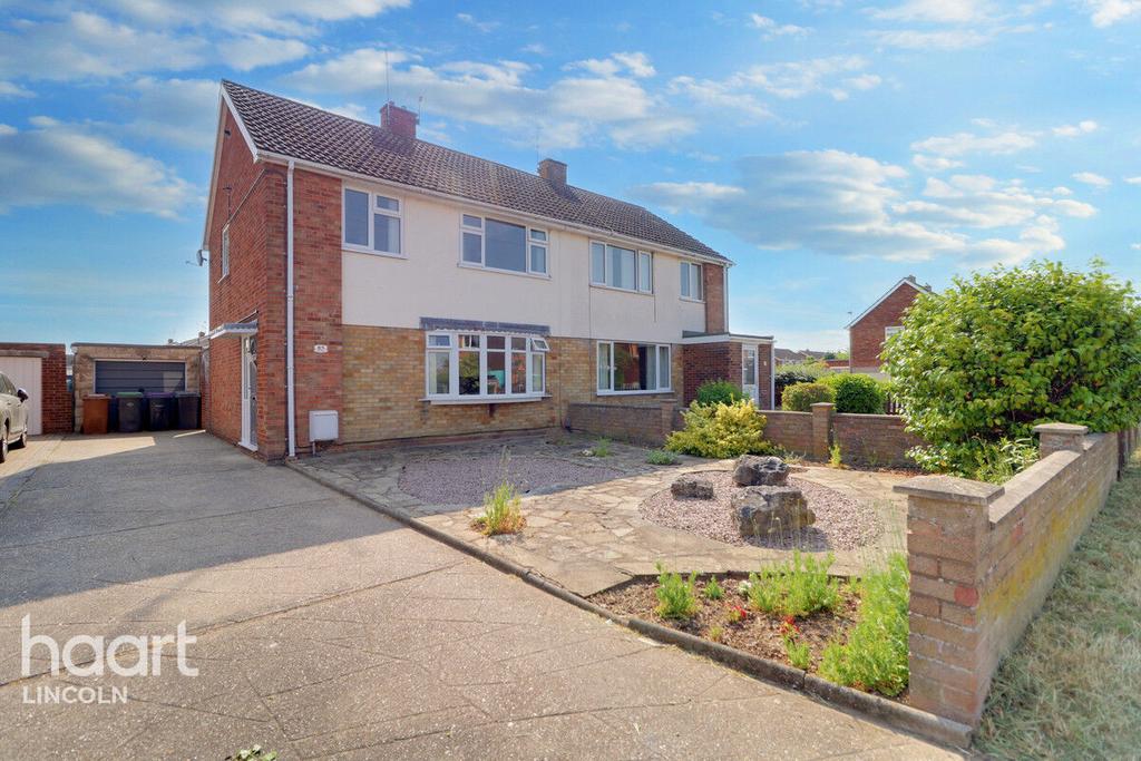 Dore Avenue, North Hykeham 3 bed semidetached house for sale £230,000