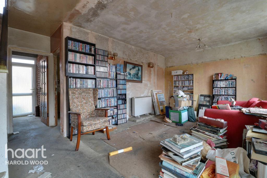 Aylsham Lane, Romford 3 bed terraced house for sale £400,000