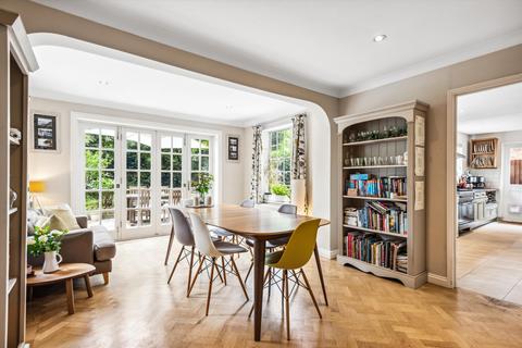 4 bedroom detached house for sale, Peregrine Way, London, SW19