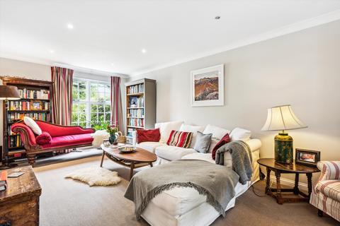 4 bedroom detached house for sale, Peregrine Way, London, SW19