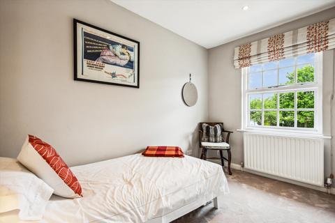 4 bedroom detached house for sale, Peregrine Way, London, SW19