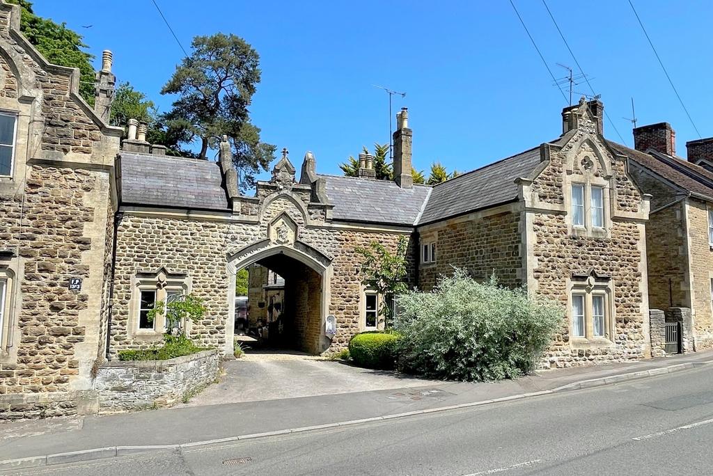 Wincanton, Somerset, BA9 2 bed property for sale £297,500