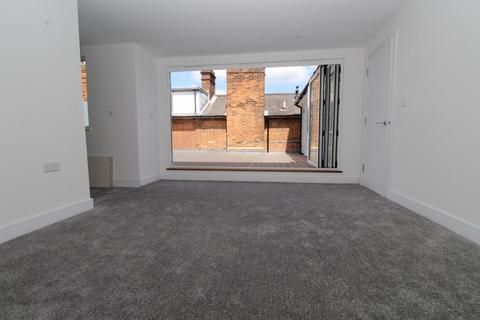 2 bedroom apartment to rent, High Street, Stock, Essex, CM4 9BA