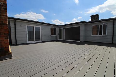 2 bedroom apartment to rent, High Street, Stock, Essex, CM4 9BA