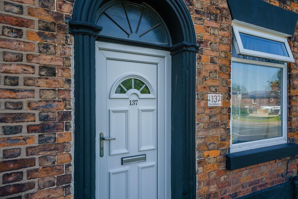 Hurdsfield Road, SK10 2QX 2 bed terraced house for sale £150,000