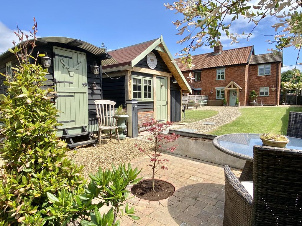 Silver Street, Besthorpe, Attleborough, NR17 2LD 3 bed cottage for sale