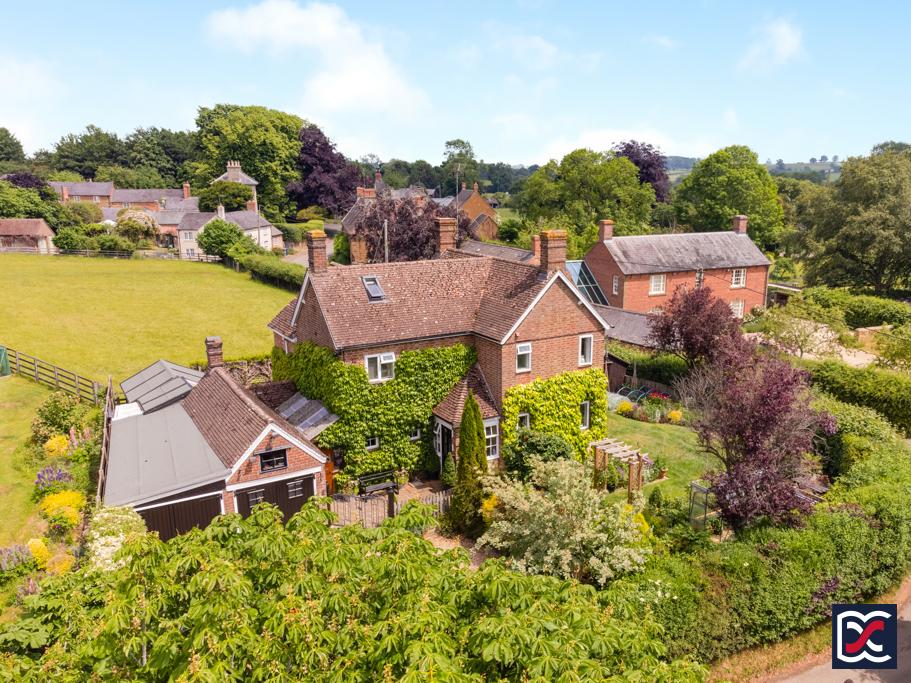 Church Lane, Slapton NN12 4 bed detached house for sale £695,000