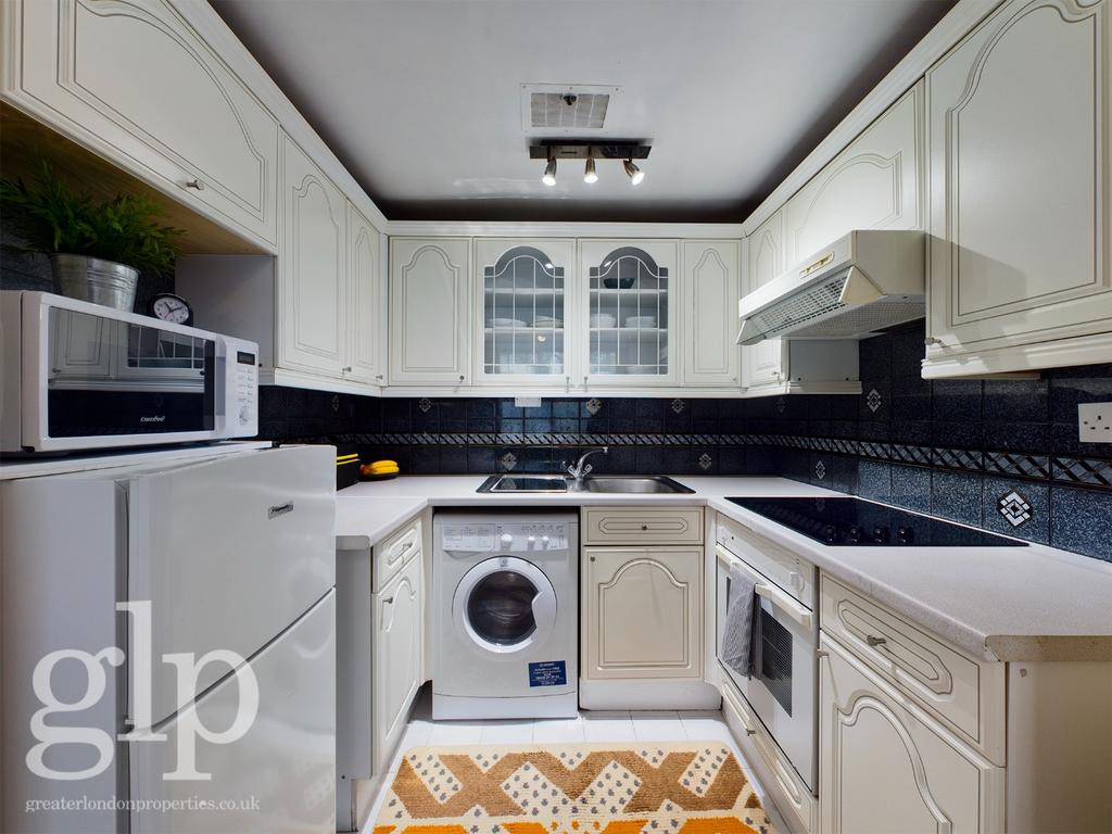 Clare Court, Judd Street, Bloomsbury... 2 bed apartment £2,903 pcm (£